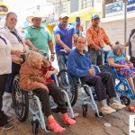 Jornada de apoyo social beneficia a familias con atención médica y entrega de equipo de movilidad